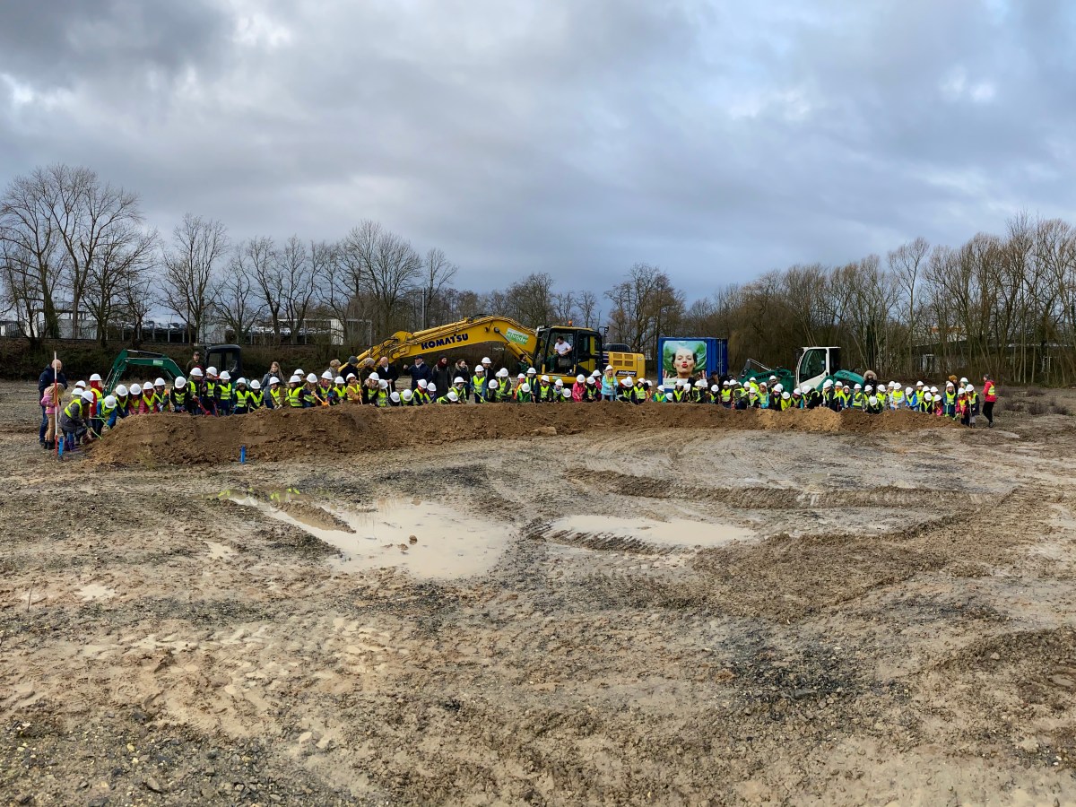 Spatenstich zum Bildungsdorf an der Klingenbergstraße.